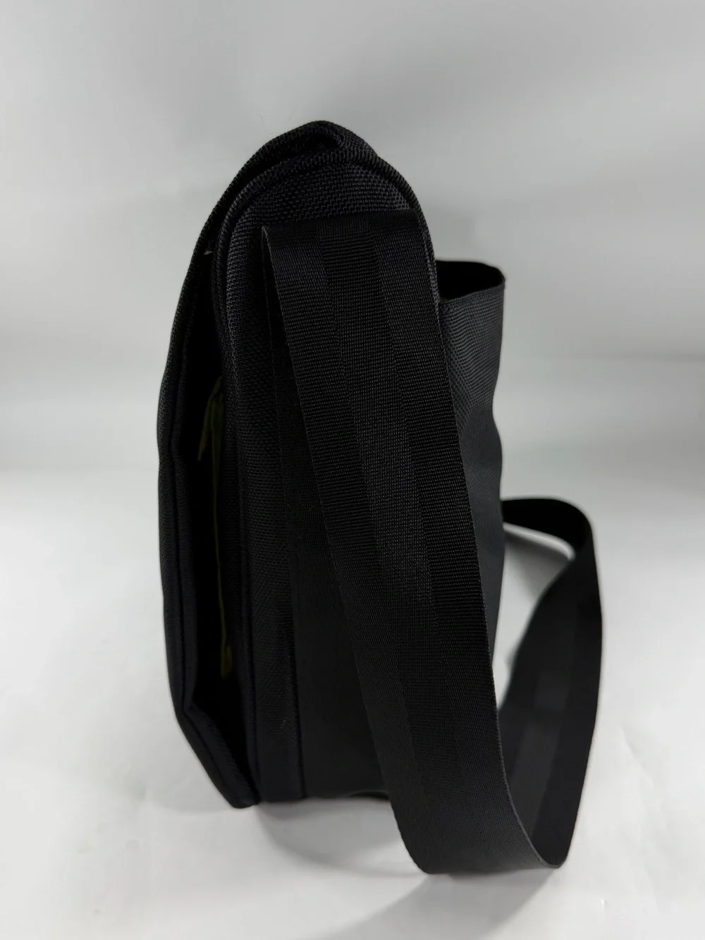 Cocoon Black Messenger Bag Laptop Crossbody Briefcase Travel Work Adjustable